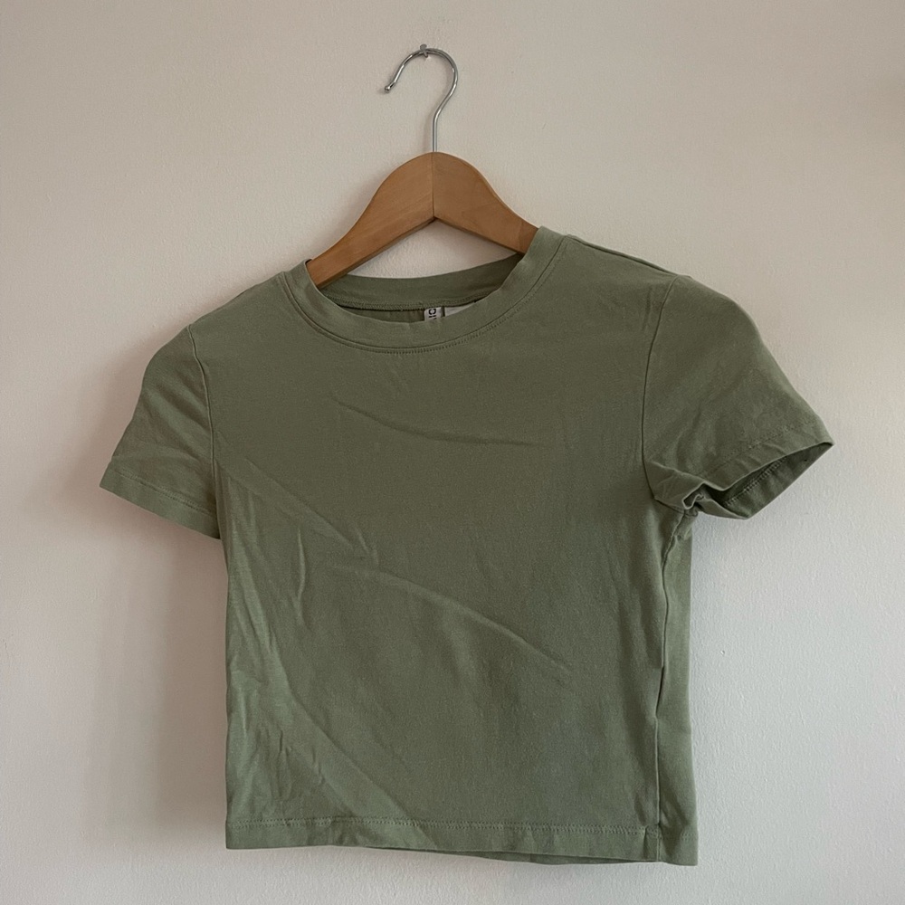 Earthy Sage Green Cotton Crop Tee size S H&M Normcore Minimalist Granola Indie